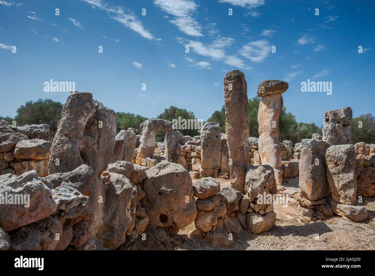 Torre en Galmes talayotische Siedlung. Diese Stadt entwickelte sich vom Beginn der talayotischen Ära, 1400 v. Chr., und erweiterte sich bis zum Ende der Roma-Besetzung Stockfoto