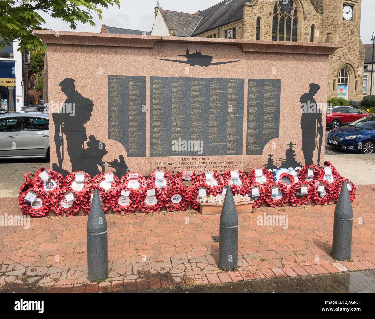 WW1 und WW2 und später Gedenkstätte für Konflikte in Chester-le-Street, Co. Durham, England, Großbritannien Stockfoto