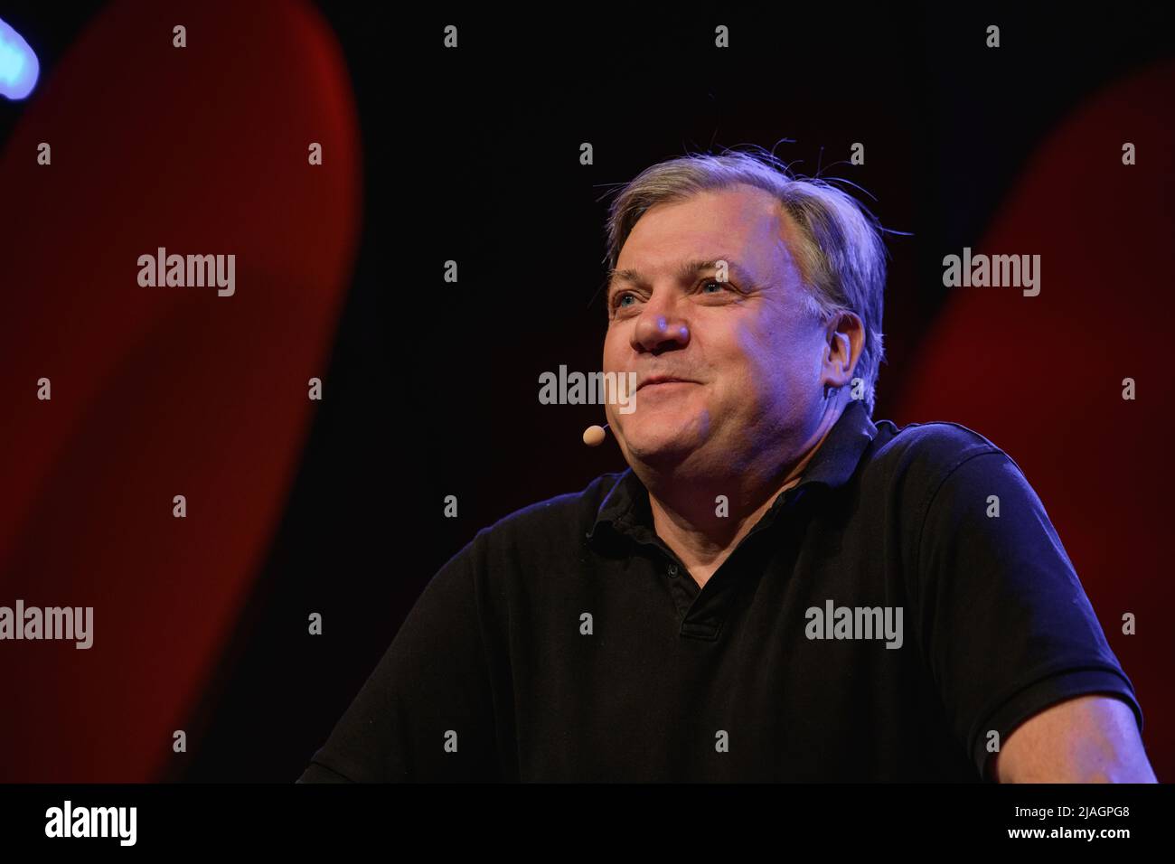 Hay-on-Wye, Wales, Großbritannien. 30.. Mai 2022. Ed Balls spricht mit Natalie Haynes auf dem Hay Festival 2022, Wales. Quelle: Sam Hardwick/Alamy. Stockfoto