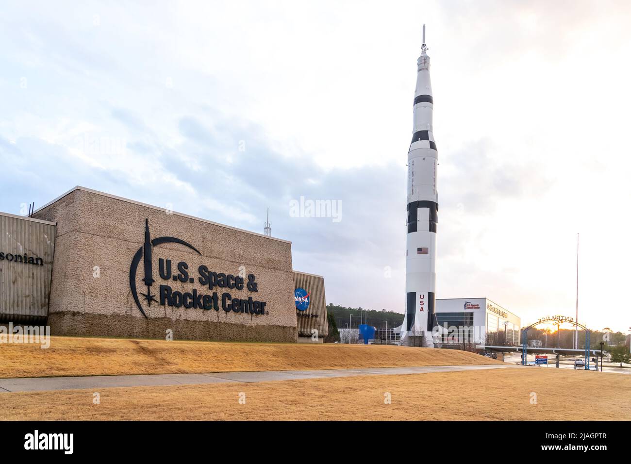 Huntsville, Alabama, USA - 29. Dezember 2021: Außenansicht des US Space and Rocket Center in Huntsville, Alabama, USA Stockfoto