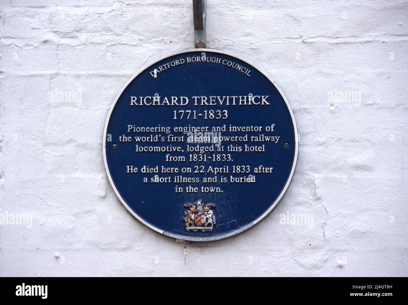 30/05/2022 Dartford UK Eine blaue Plakette an der Wand des The Royal Victoria & Bull Hotels in der High Street markiert den Durchgang von Richard Trevidick t Stockfoto