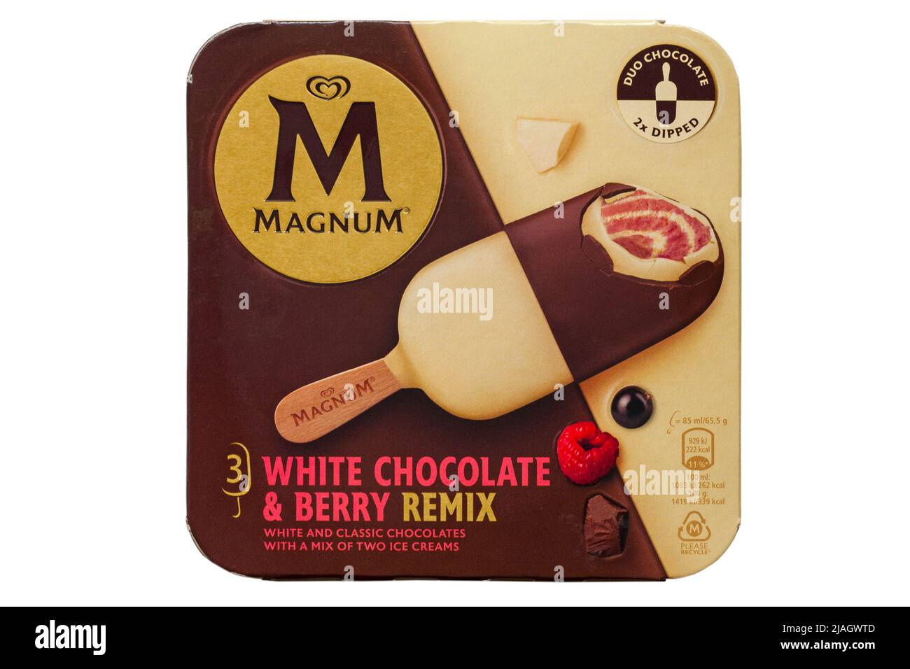 Schachtel Magnum White Chocolate & Berry Remix Eiscreme isoliert auf weißem Hintergrund - UK Stockfoto
