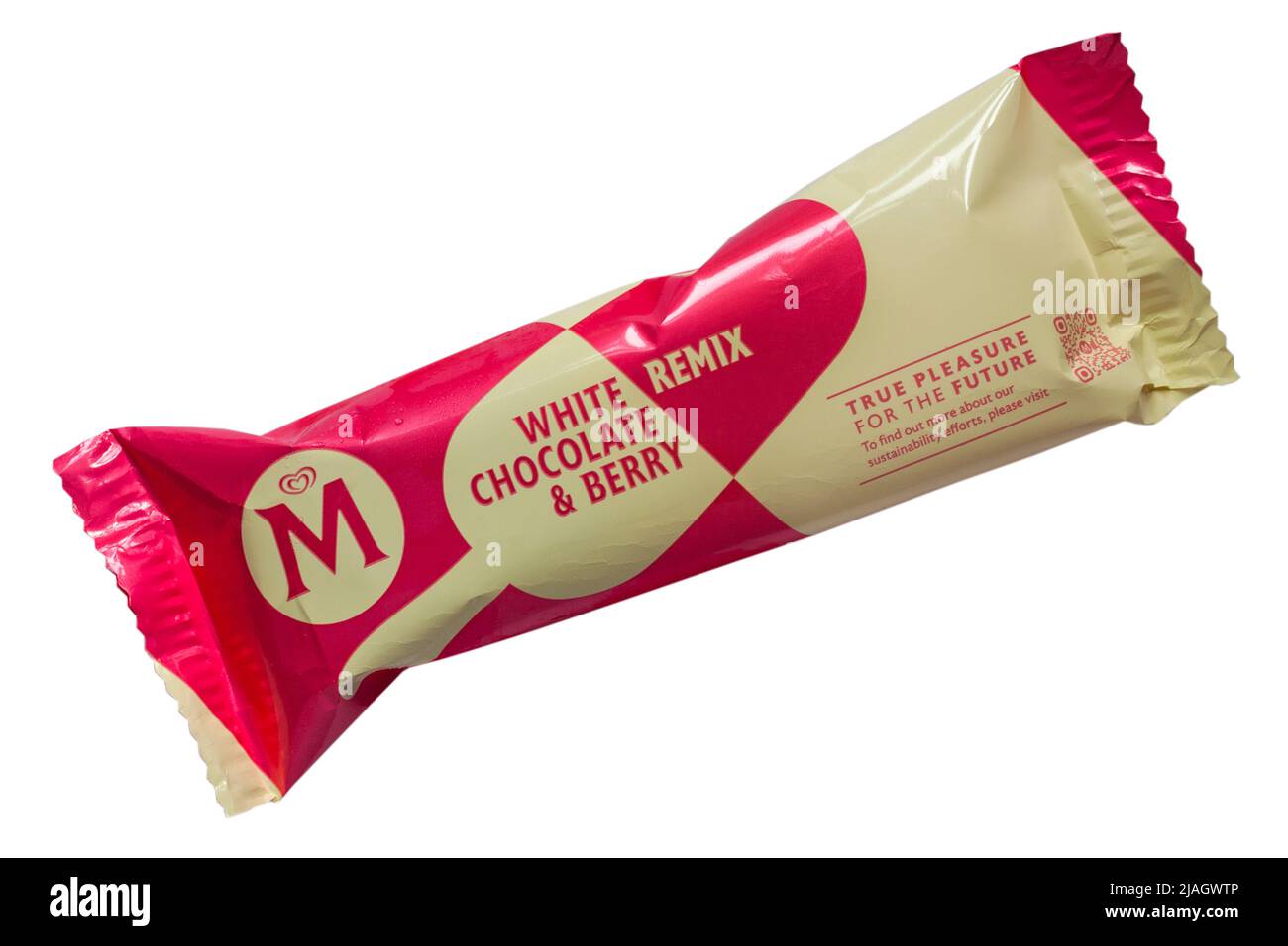 Magnum White Chocolate & Berry Remix Eiscreme isoliert auf weißem Hintergrund - UK wahre Freude für die Zukunft Stockfoto