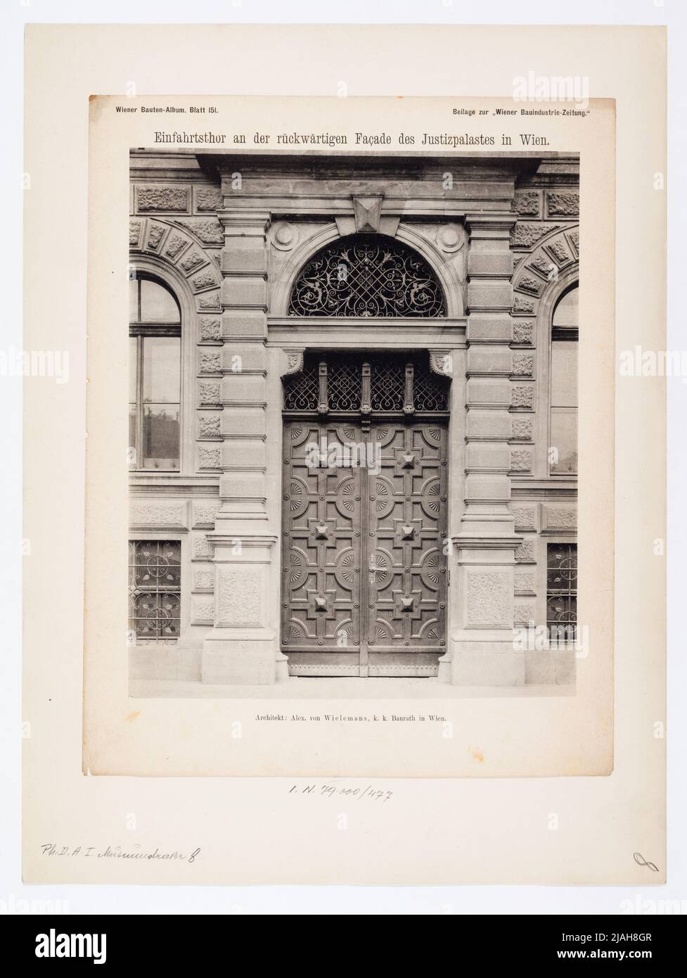 1., Museumstraße 12 - Justizpalast - Eingangstor (Wiener Bauten -Album, Blatt Nr. 151, Beilage zur Wiener Bauindustrie -Zeitung). Unbekannt, Fotograf Stockfoto