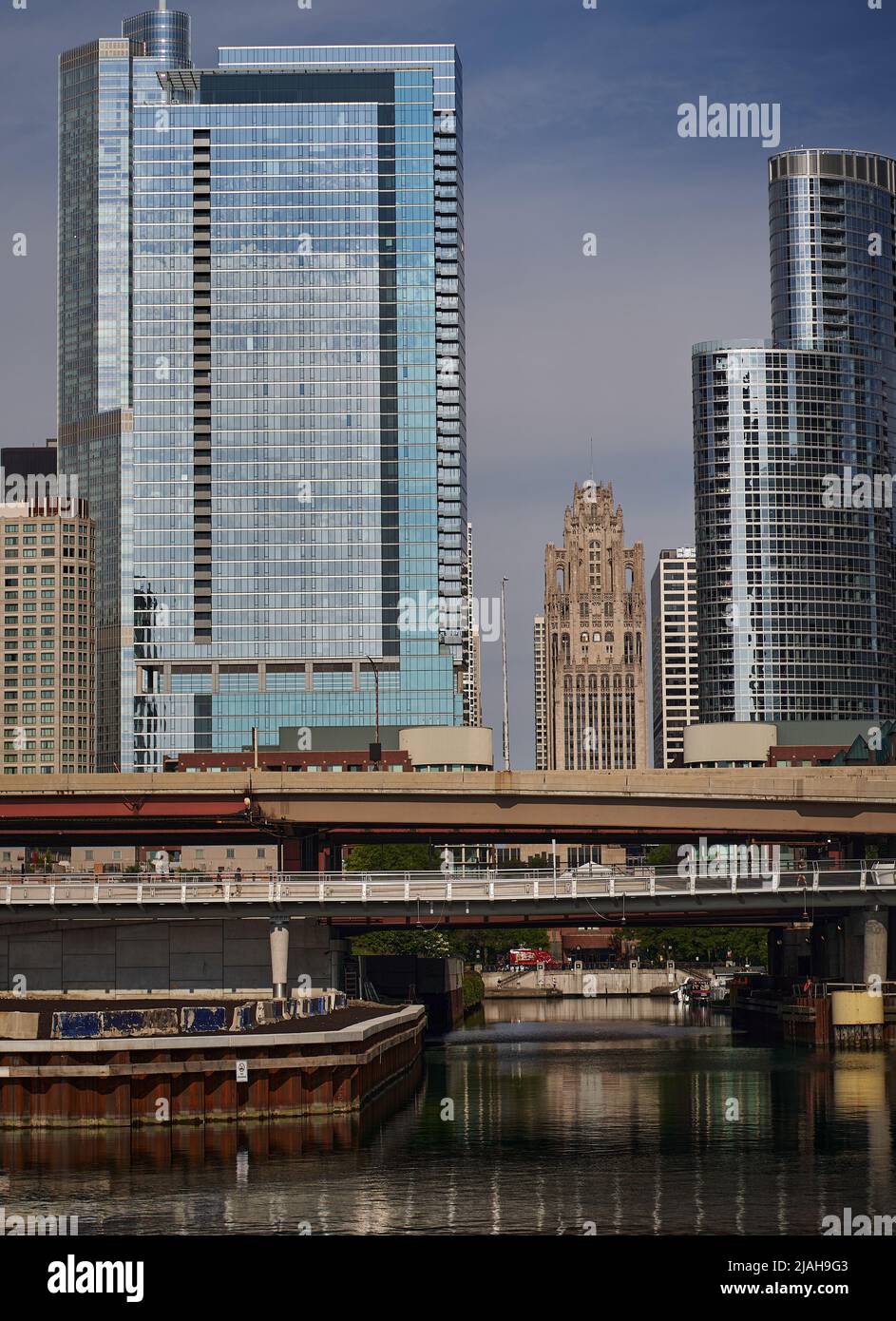 Blick auf die Skyline von Chicago und den Ogden Slip Stockfoto