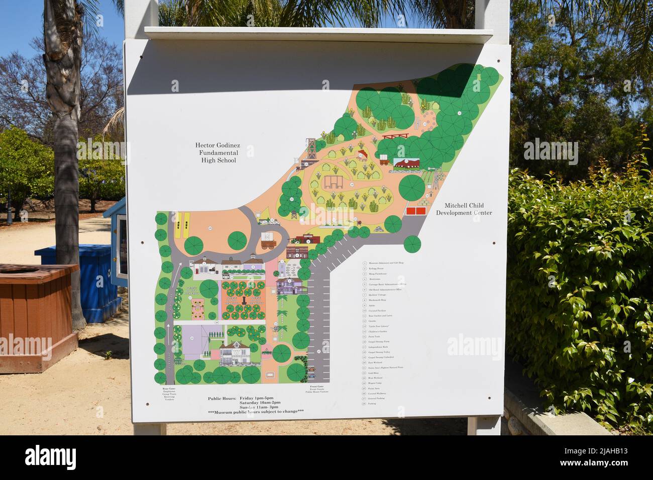 SANTA ANA, KALIFORNIEN - 15. APRIL 2017: Karte mit dem Gelände des Heritage Museum of Orange County. Stockfoto