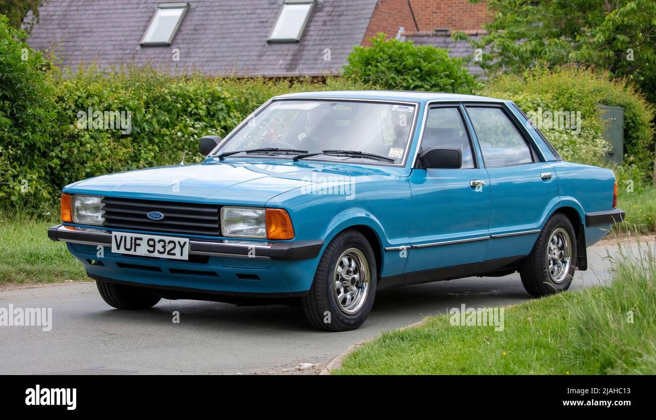 1982 blauer Ford Cortina Stockfoto
