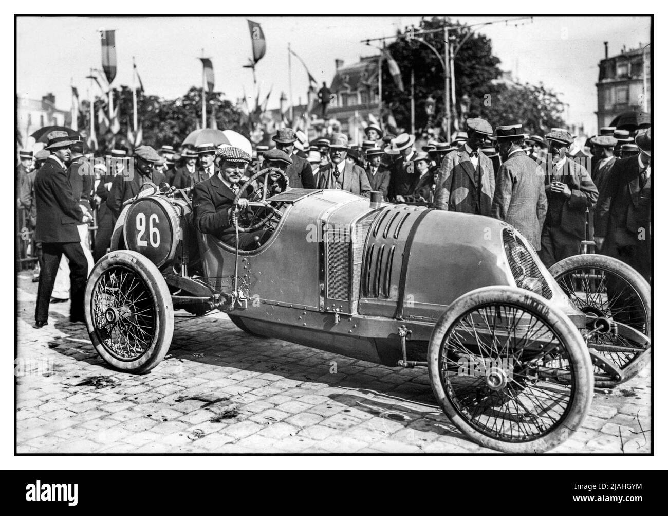 GRAND PRIX DE FRANCE 1913 mit Rene Thomas in einem Th.Schneider Rennwagen, der 9. Platz belegte. 1913 Grand Prix de l'Automobile Club de France Stockfoto