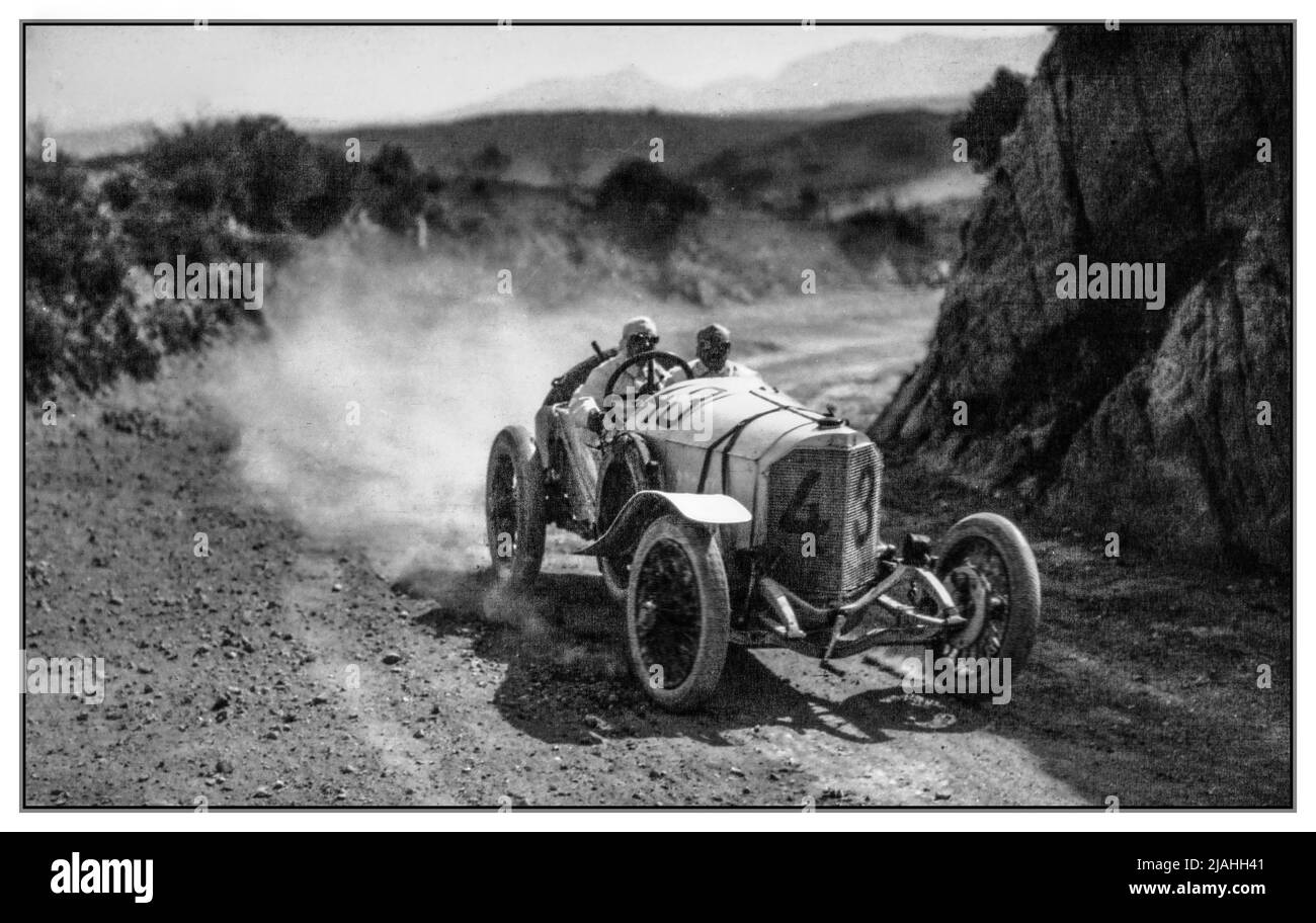 XIII Targa Florio, 2. April 1922. Otto Salzer am Steuer seines Mercedes 115 PS Grand Prix Rennwagens mit Co-Fahrer August Grupp. Salzer wird 4. in der Klasse der Rennwagen und 13. in der Gesamtwertung bei der Targa Florio Sizilien Italien 1922 Stockfoto