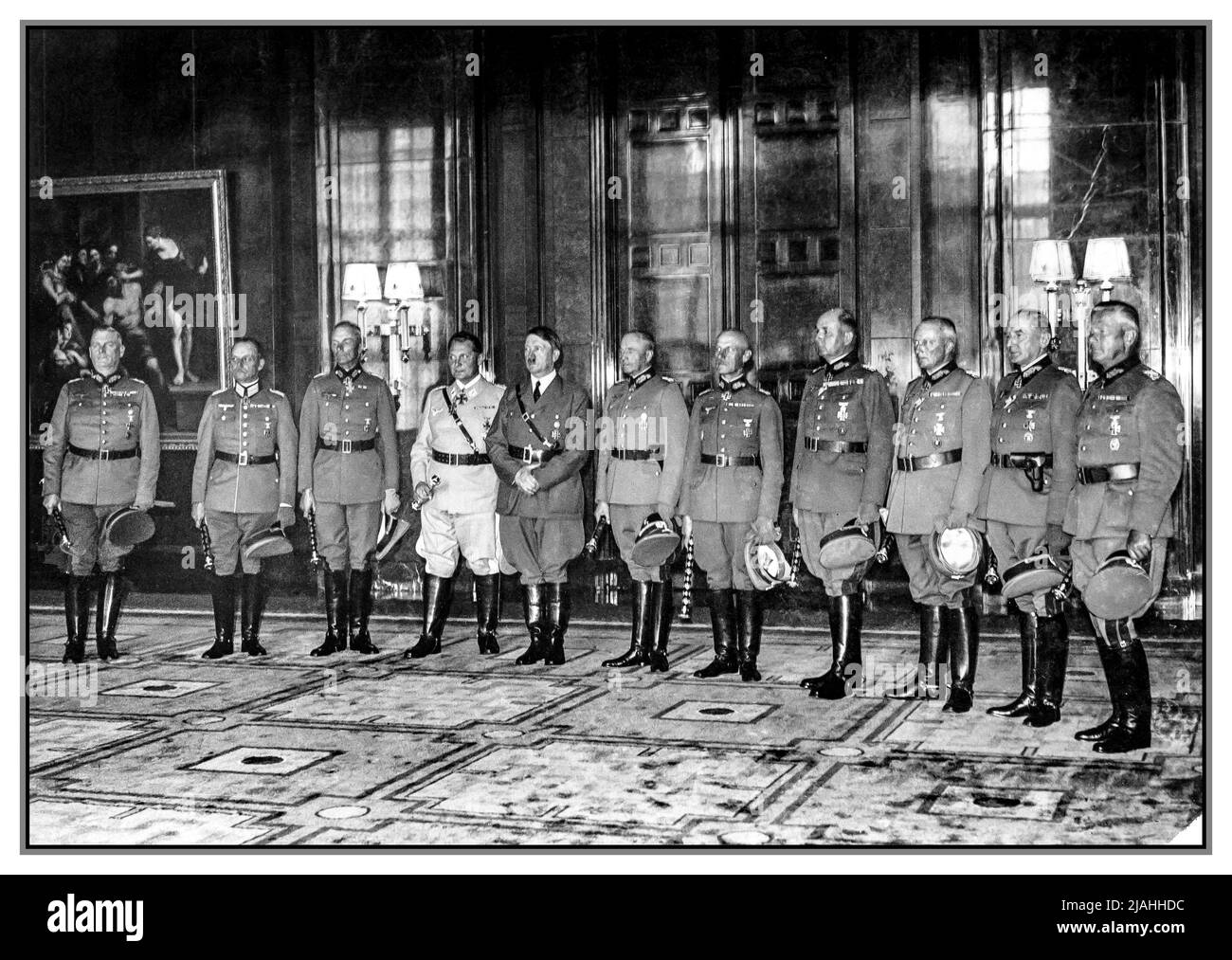 ADOLF HITLER GENERÄLE 1940 Feldmarschall Zeremonie, die Generäle Fedor von Bock, Wilhelm Ritter von Leeb, Gerd von Rundstedt, Wilhelm Keitel, Walther von Brauchitsch, Günther von Kluge, Erwin von Witzleben, Walter von Reichenau, Wilhelm List, Albert Kesselring, Erhard Milch, Hugo Sperrle wurde zum Field Marshals befördert. Hermann Göring wurde in den eigens geschaffenen Rang des Reichsmarschalls befördert. Datum: 19. Juli 1940 Stockfoto