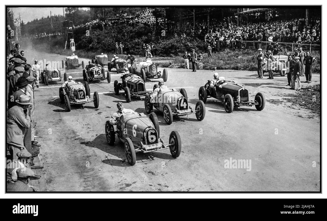 STARTAUFSTELLUNG DES GRAND PRIX VON BELGIEN 1931 mit der STARTNUMMER T51 gewann der in der Mitte des Rennens mit William Grover-Williams und Caberto Conelli fahrende Rennfahrer getrabene Rennfahrer die Nummer 4 des BELGISCHEN Rennens Stockfoto