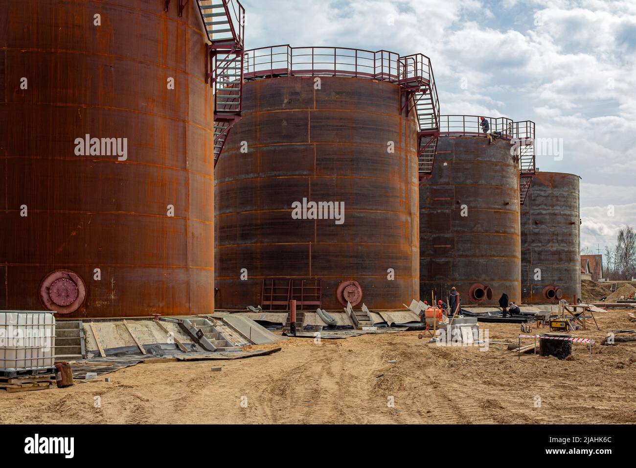 Bau eines großen Kraftstofftanks. Hochwertige Fotos Stockfoto