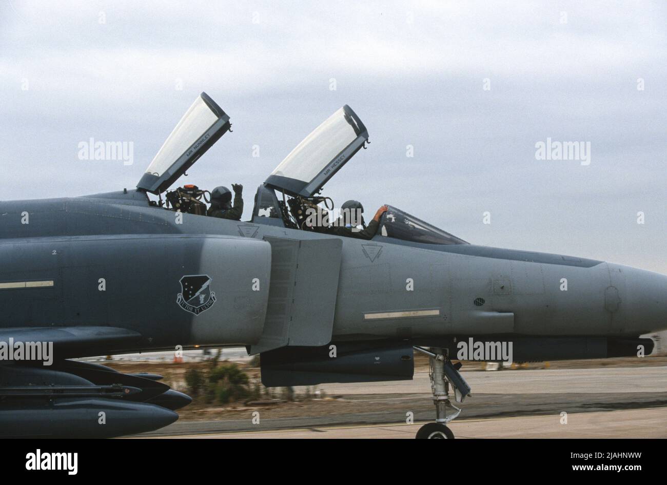 F4 Phantom Pilot und Waffen System Operator Taxi nach der Landung Stockfoto