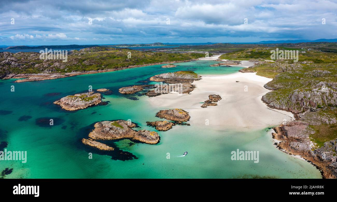 Luftaufnahme von der Drohne des Knockvologan Strandes auf der Isle of Mull, Argyll and Bute, Schottland, Großbritannien Stockfoto