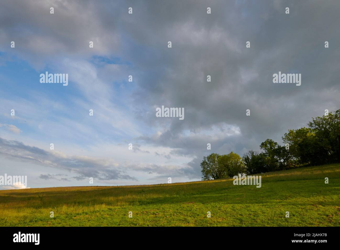 UK Wetter: Bickington, Devon, 30/05/2022, am frühen Abend wechselhaftes Wetter in Bickington, Devon Stockfoto