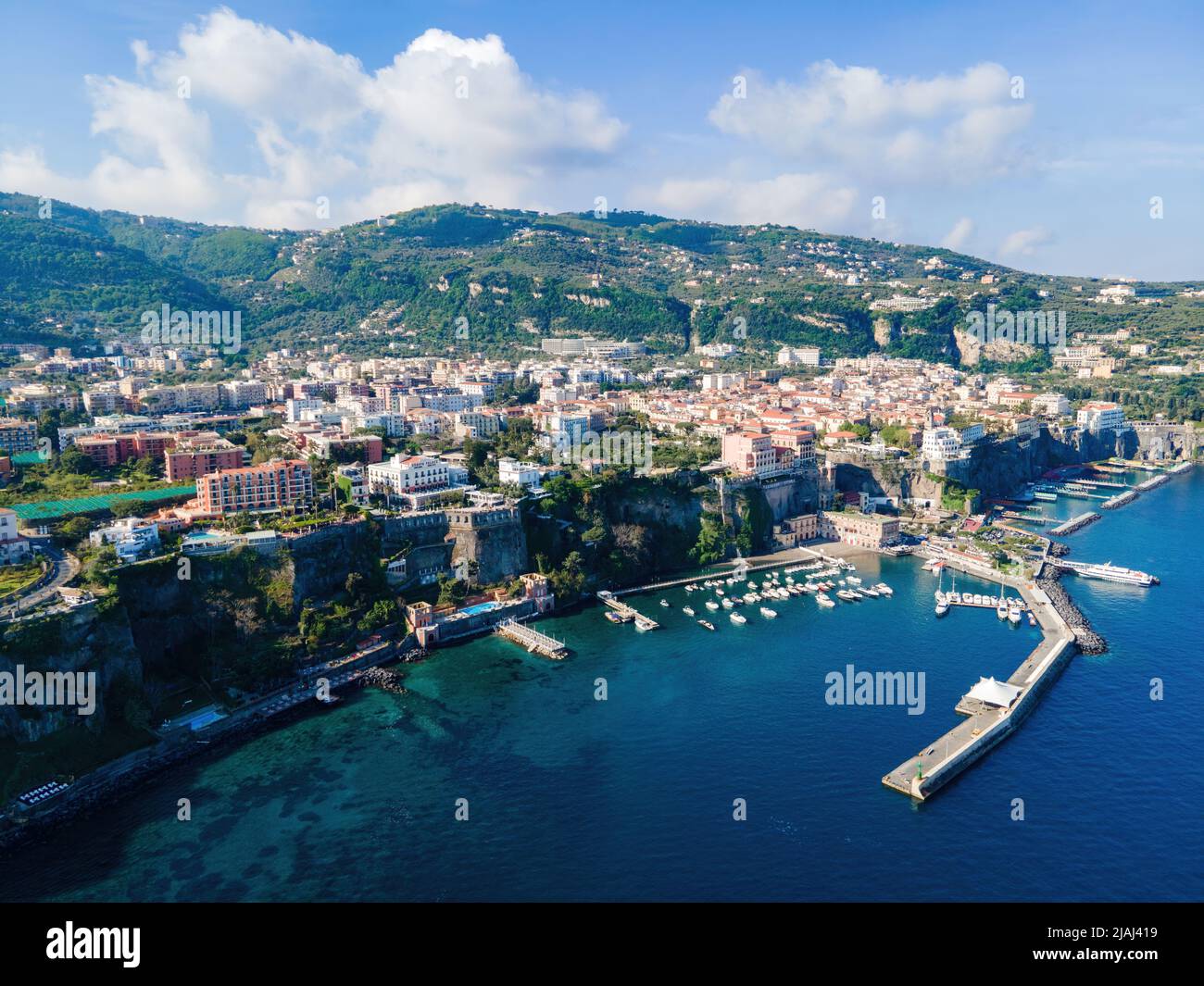 Sorrento Italien Luftaufnahme der Küste bei Tageslicht. Amalfiküste Stockfoto