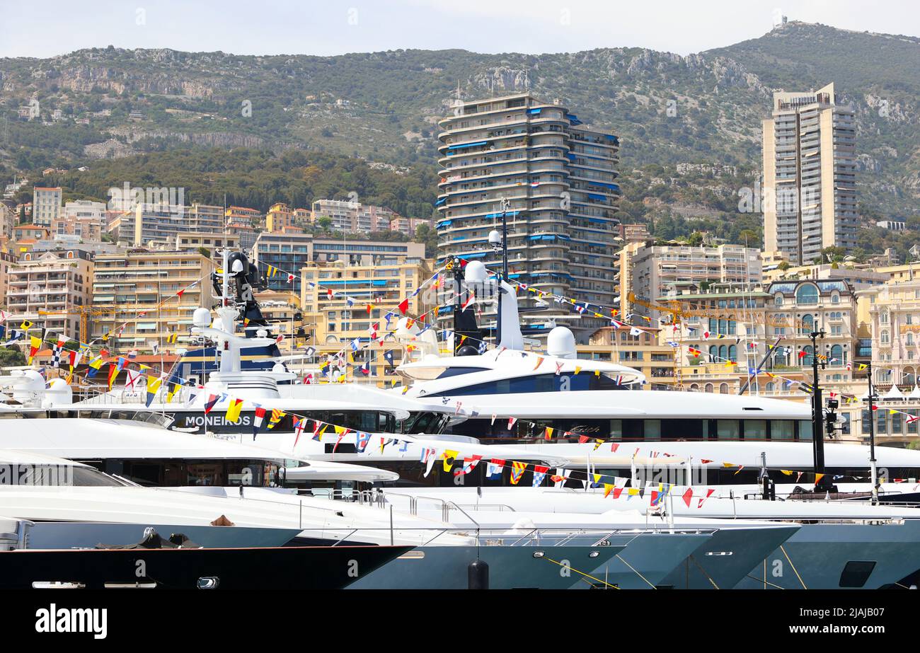 Monaco, Monaco. 29.. Mai 2022. Monaco, Monte Carlo - 29. Mai 2022: FIA Formel-1-Weltmeisterschaft, großer Preis von Monaco mit Marina Harbour-Atmosphäre. Yacht, Yachten, Yachting. Mandoga Media Deutschland Kredit: dpa/Alamy Live Nachrichten Stockfoto