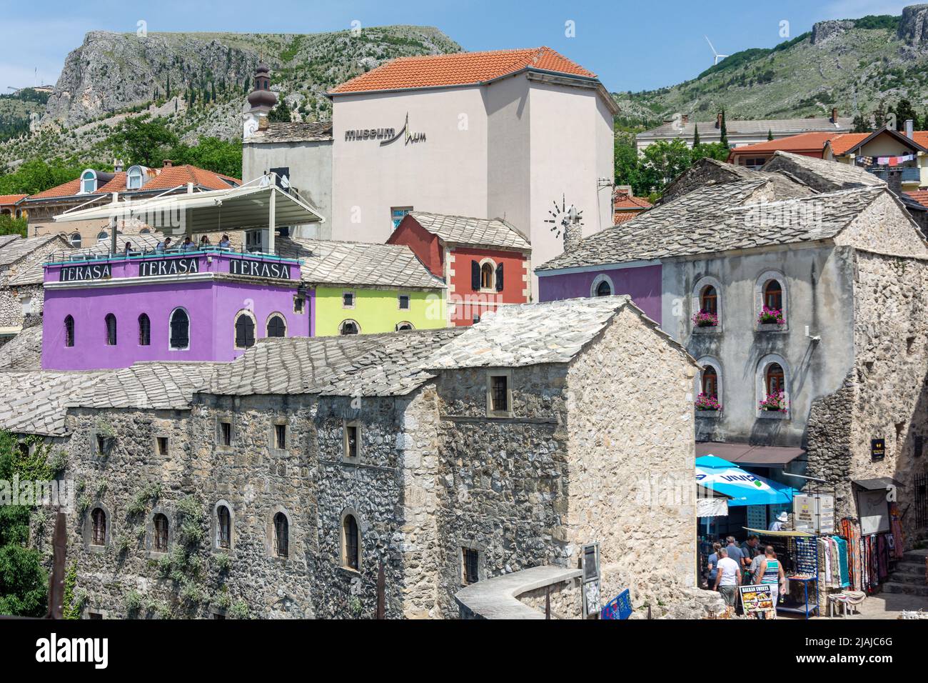 Bazzar Kujundžiluk von Stari Most (Mosta-Brücke), Altstadt, Mostar, Bosnien und Herzegowina Stockfoto