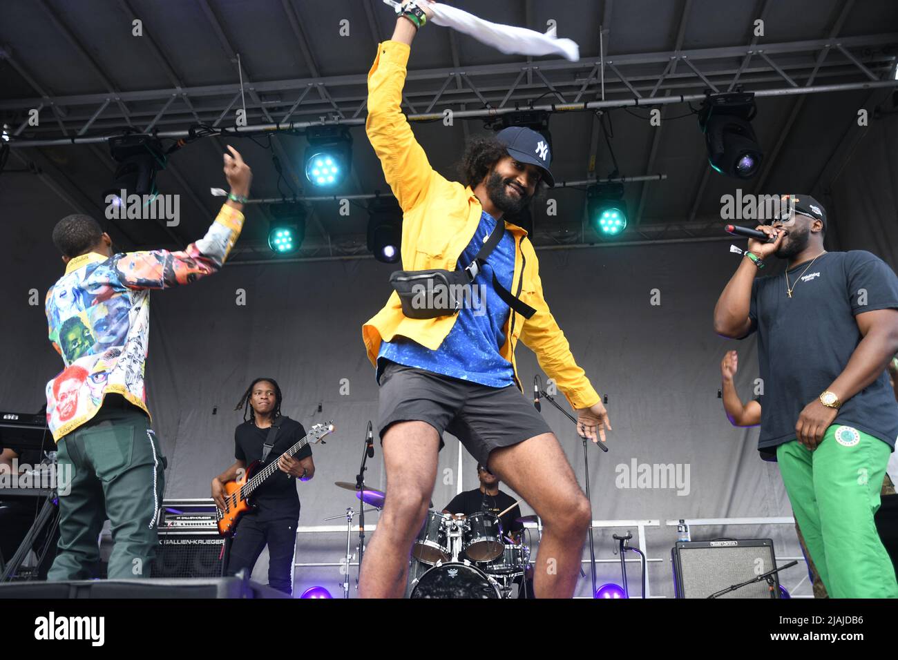 Rapper Avenue wird am 27. Mai 2022 während eines Live-Konzerts beim Boston Calling Music Festival in Allston, Massachusetts, auf der Bühne gezeigt. Stockfoto