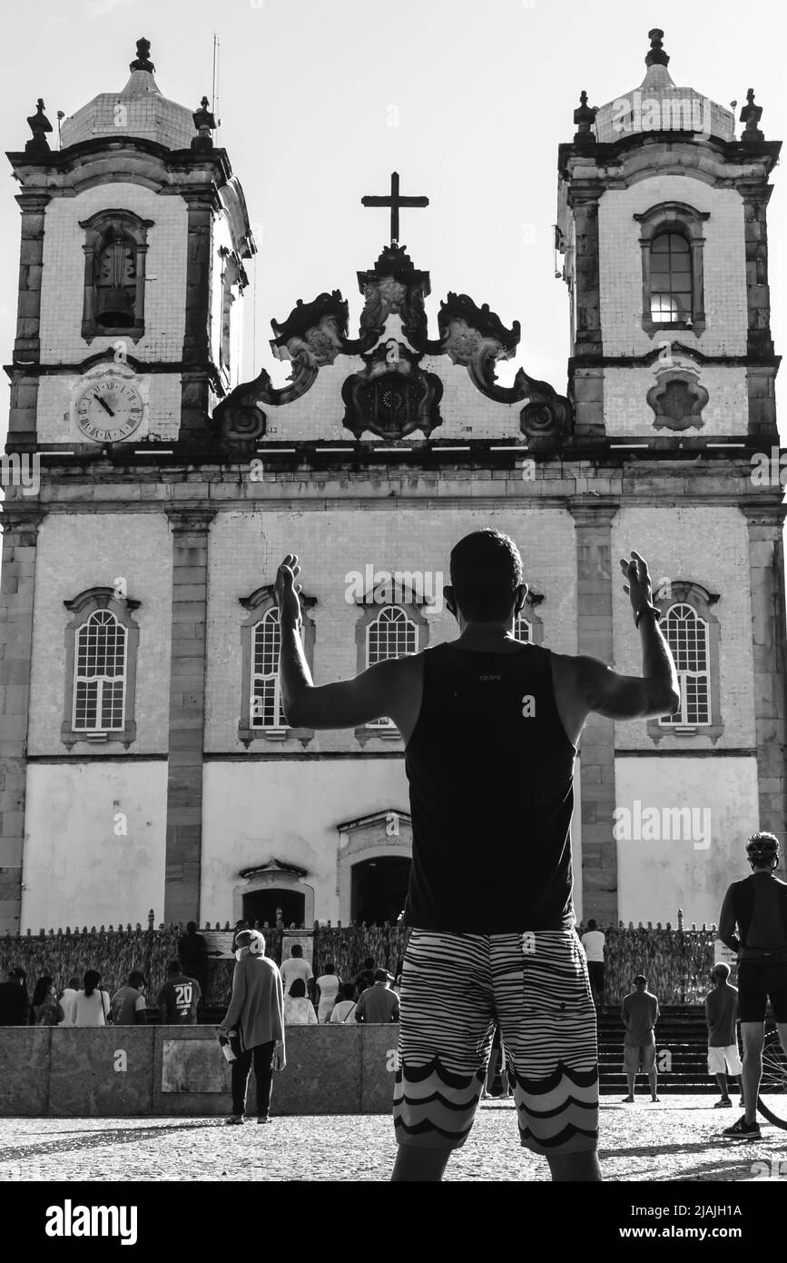 Salvador, Bahia, Brasilien - 25. Juli 2020: Blick auf die Basilika von Senhor do Bonfim, im Volksmund bekannt als Igreja do Bonfim, in der Stadt Salvador. Stockfoto