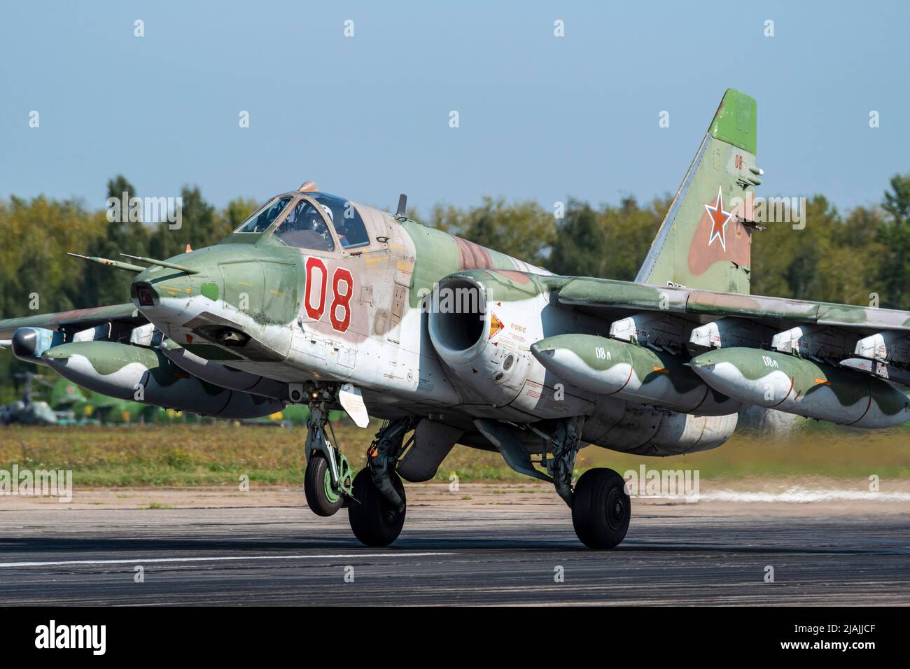 Die russischen Luftstreitkräfte (VKS) Su-25SM3 starten vom Luftwaffenstützpunkt Dyagilevo, Russland. Stockfoto