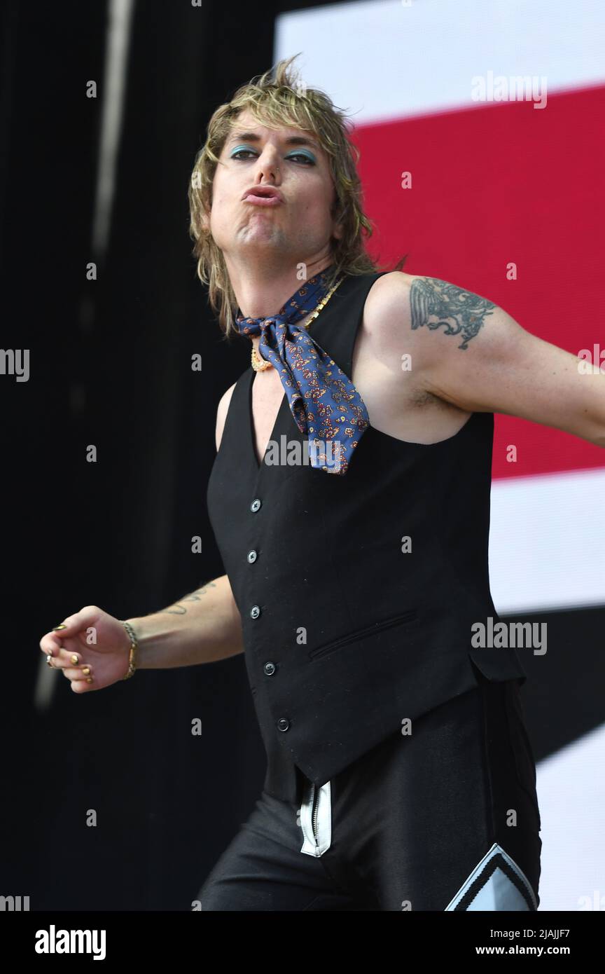 Sänger Luke Spiller wird während eines Live-Konzerts The Struts während des Boston Calling Music Festivals, das am 27. Mai 2022 in Allston, Massachusetts, stattfindet, auf der Bühne aufgeführt. Stockfoto