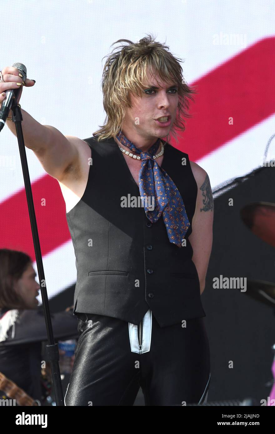 Sänger Luke Spiller wird während eines Live-Konzerts The Struts während des Boston Calling Music Festivals, das am 27. Mai 2022 in Allston, Massachusetts, stattfindet, auf der Bühne aufgeführt. Stockfoto