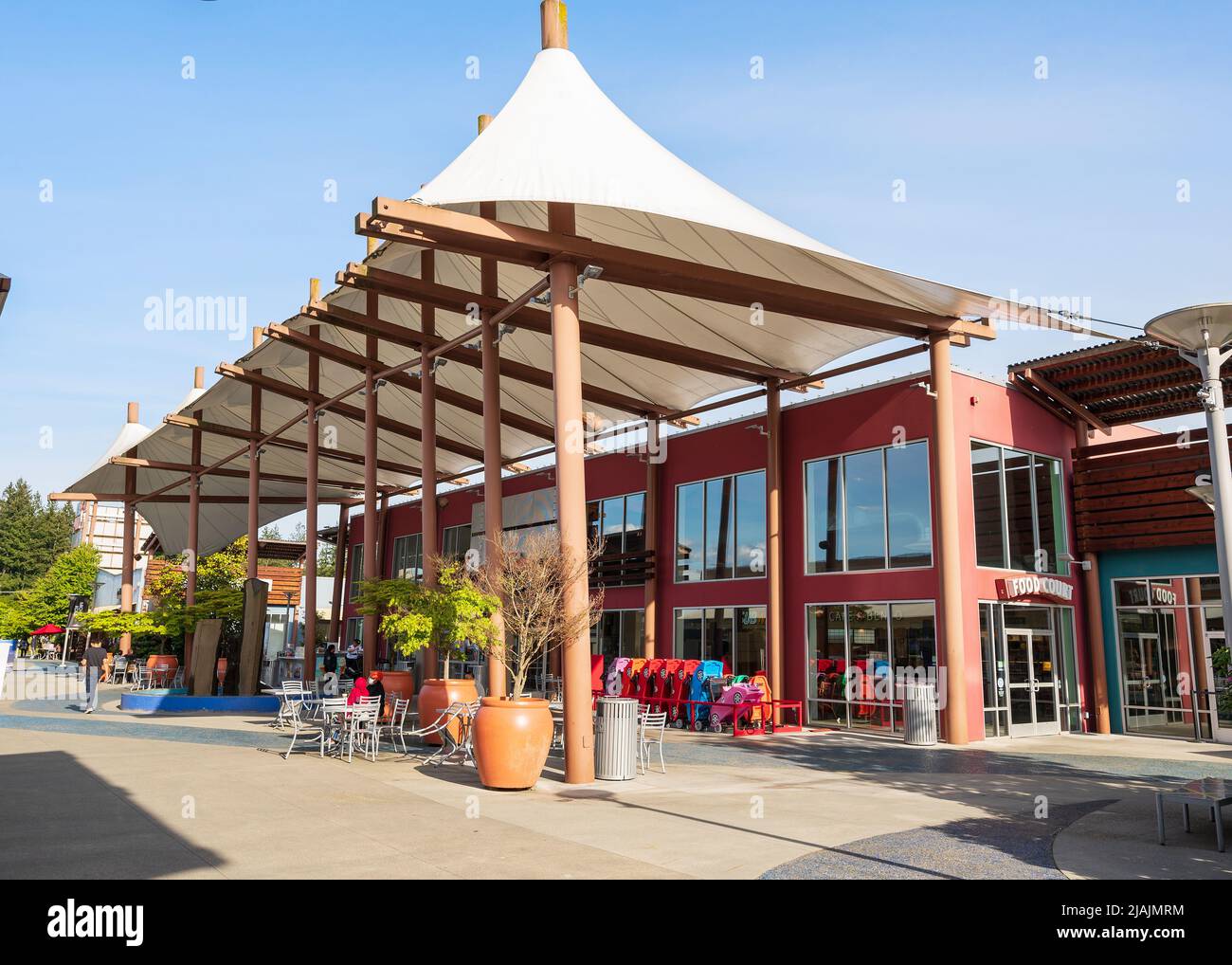 Die Seattle Outlet Mall in Marysville, Bundesstaat Washington, USA. Open-Air-Einkaufszentrum mit gemischter Nutzung. Seattle, Washington, USA. Stockfoto