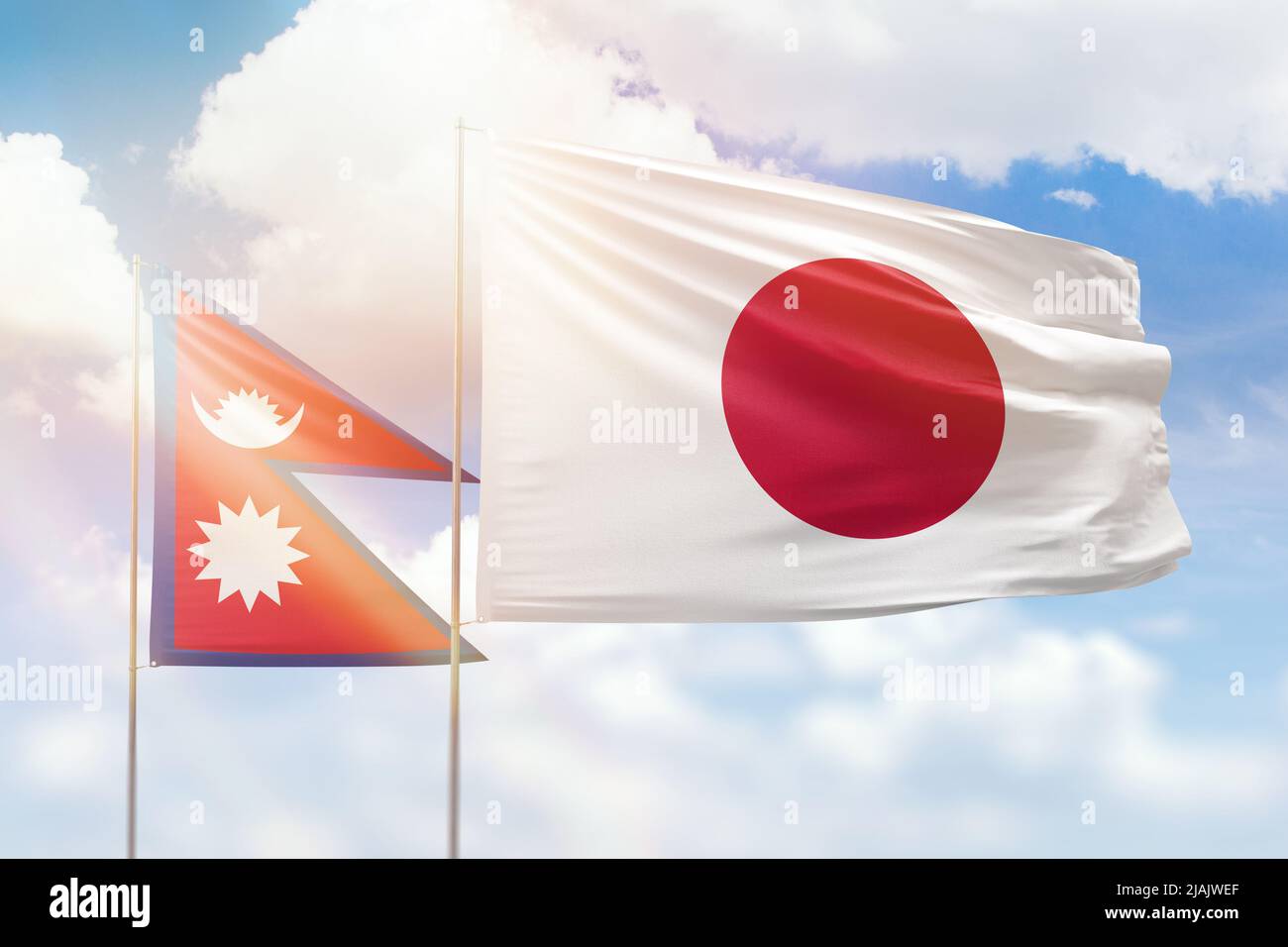 Sonniger blauer Himmel und Flaggen von japan und nepal Stockfoto
