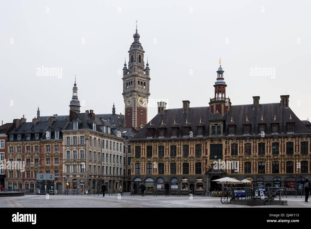Architektonisches Detail des Place du Général-de-Gaulle, städtischer öffentlicher Raum in der Gemeinde Lille im französischen Departement Nord Stockfoto