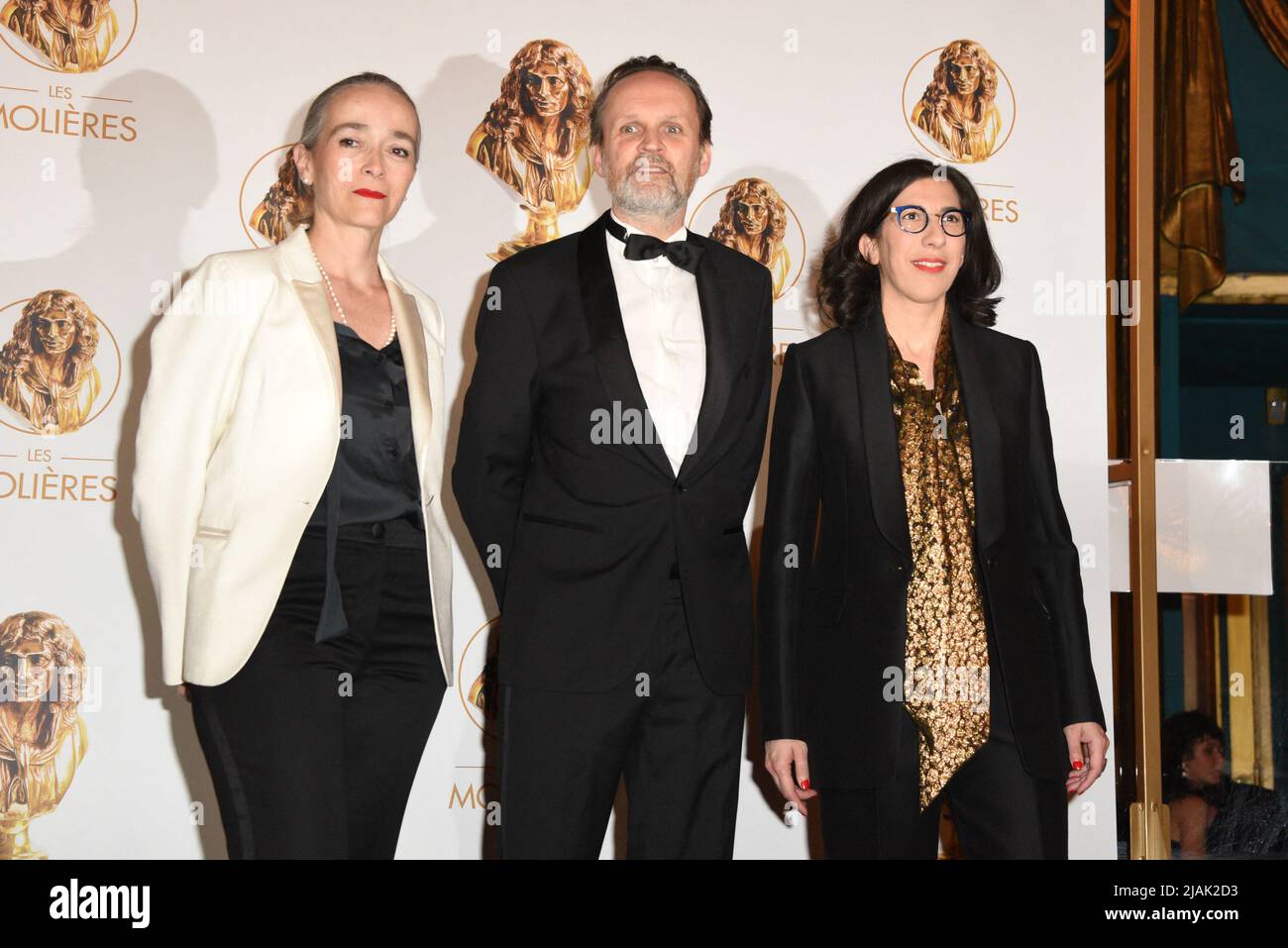 Paris, Frankreich, am 30. Mai 2022. Delphine Ernotte, Jean-Marc Dumontet und Rima Abdul Malak bei der Molieres-Preisverleihung 33. des französischen Theaters, die am 30. Mai 2022 im Folies Bergeres in Paris, Frankreich, stattfand. Foto von Mireille Ampilhac/ABACAPRESS.COM Stockfoto