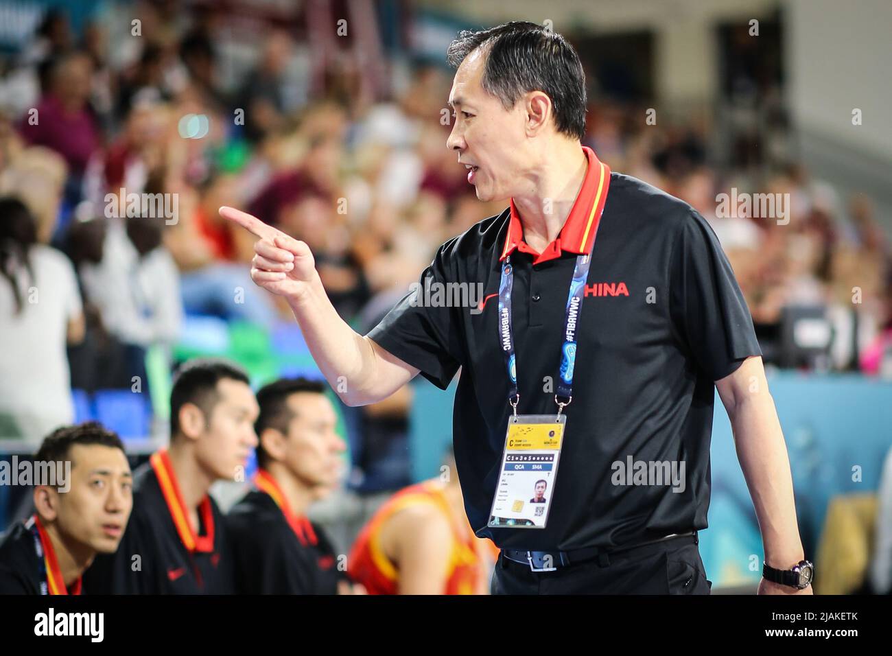 Spanien, Teneriffa, 22. September 2018: Die chinesische Basketball-Cheftrainerin Limin Xu während der Basketball-Weltmeisterschaft der Frauen Stockfoto