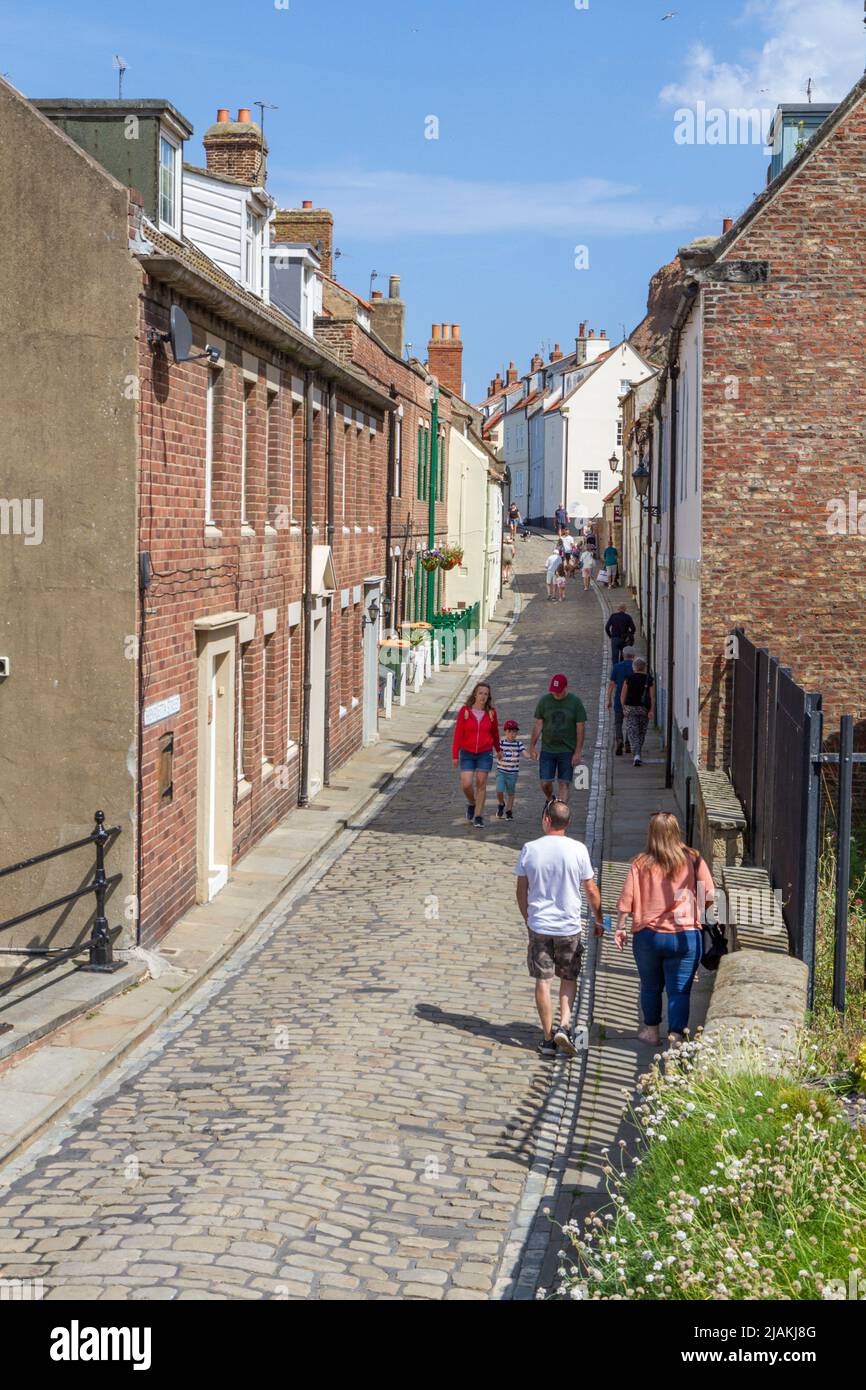 Ansicht der Ferienhäuser in der Henrietta Street, einem der vielen Ferienhäuser in Whitby, North Yorkshire, England. Stockfoto