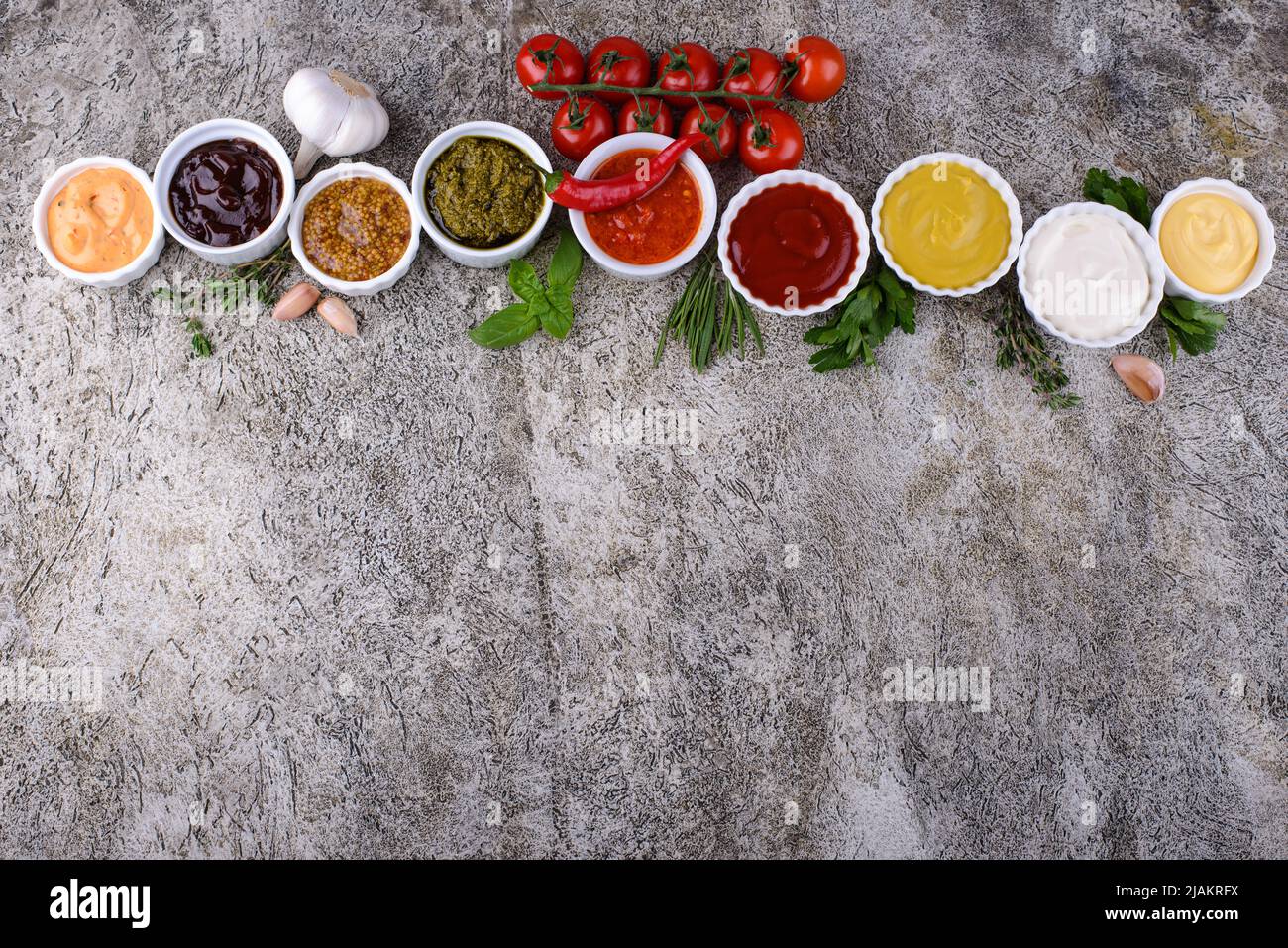 Set aus verschiedenen Saucen. Ketchup, Senf und Mayonnaise Stockfoto