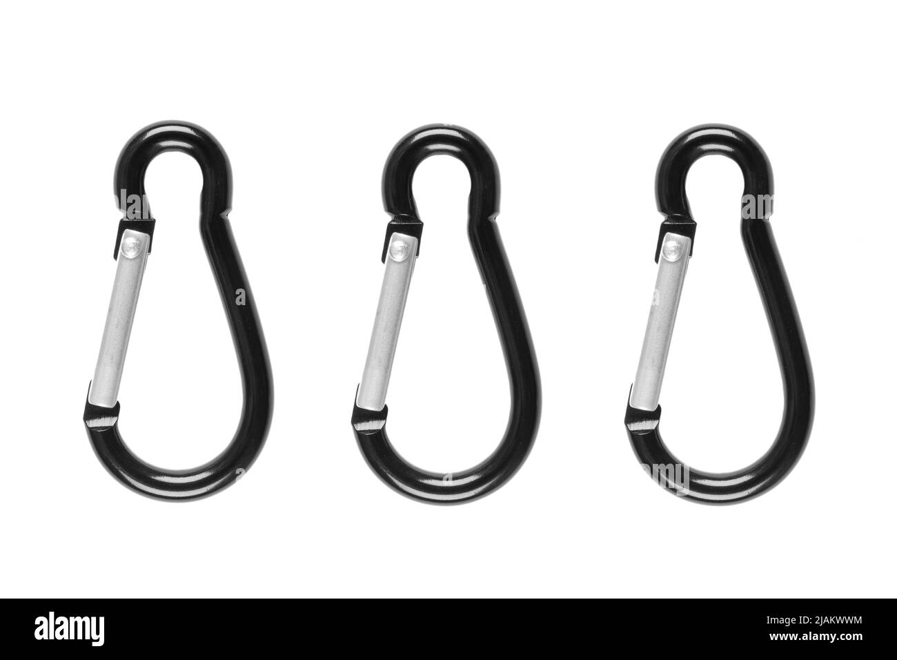 Makroaufnahme Metallkarabiner auf einer Schraube isoliert auf weißem Hintergrund. Sicherheitskarabiner aus Edelstahl isoliert mit Clipping Path. Stockfoto