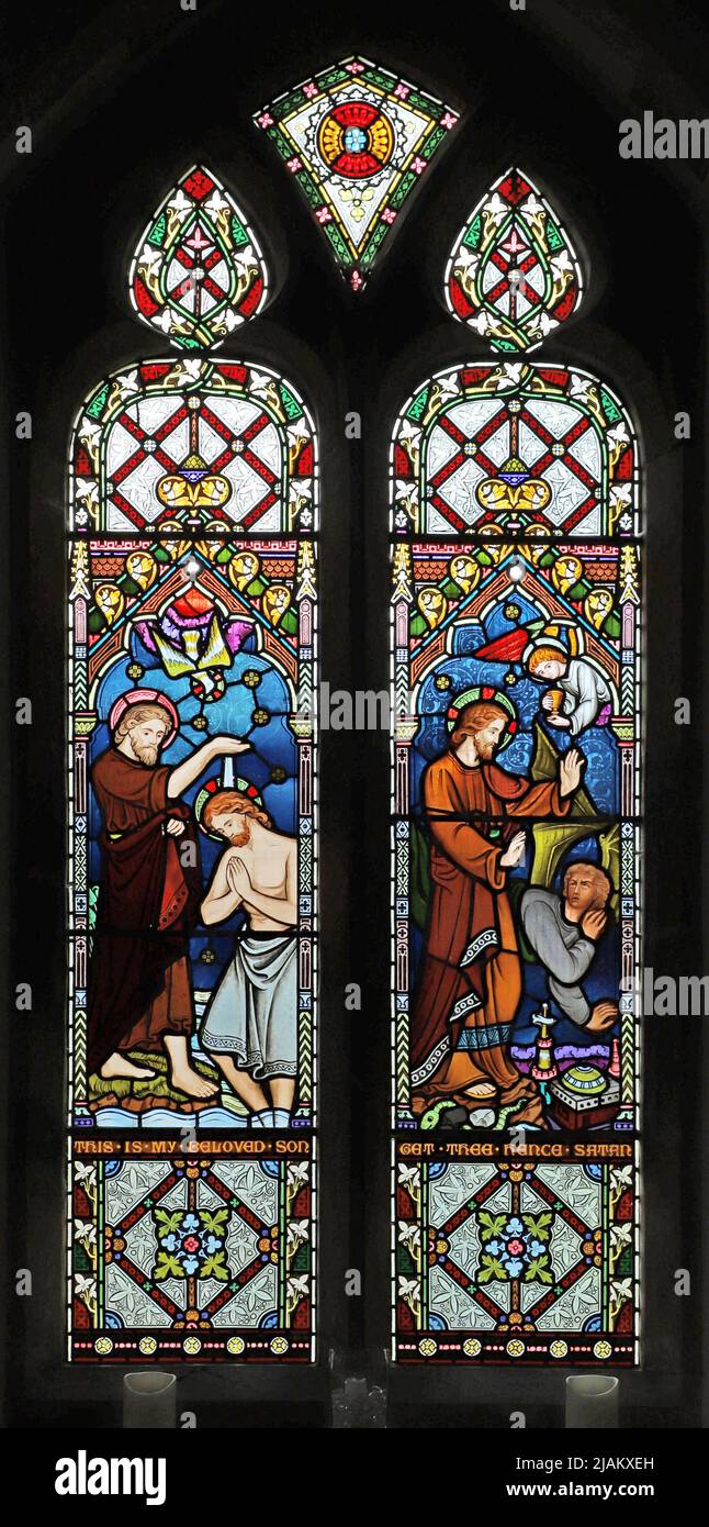 Ein Buntglasfenster von Frederick Preedy, das die Taufe Christi und die Versuchung in der Wildnis darstellt, Holy Trinity Church, Arrow, Warwickshire Stockfoto