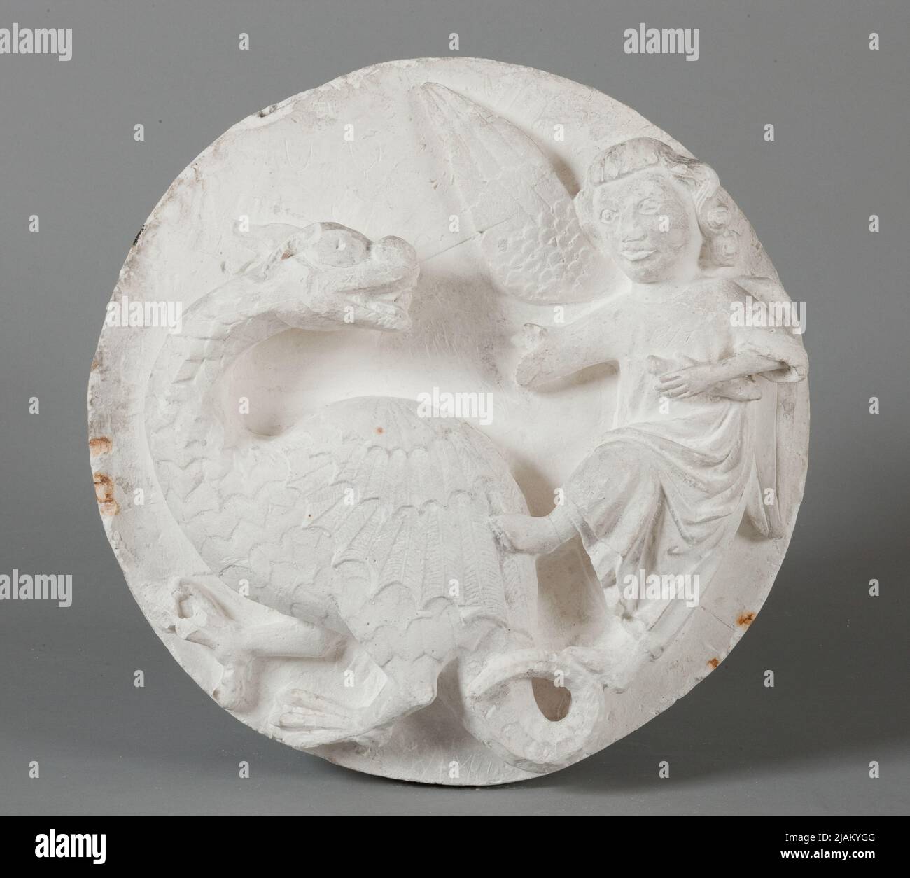 Heiliger. Michael Erzengel im Kampf gegen den Drachen Knocznik (vor der Rekonstruktion der rechten Hand des Erzengels, Sprache, Ohr und Klaue des Drachen; Dublet aus MNK I G 16) Sakristei, Kathedrale in Wawel, Kraków Stockfoto