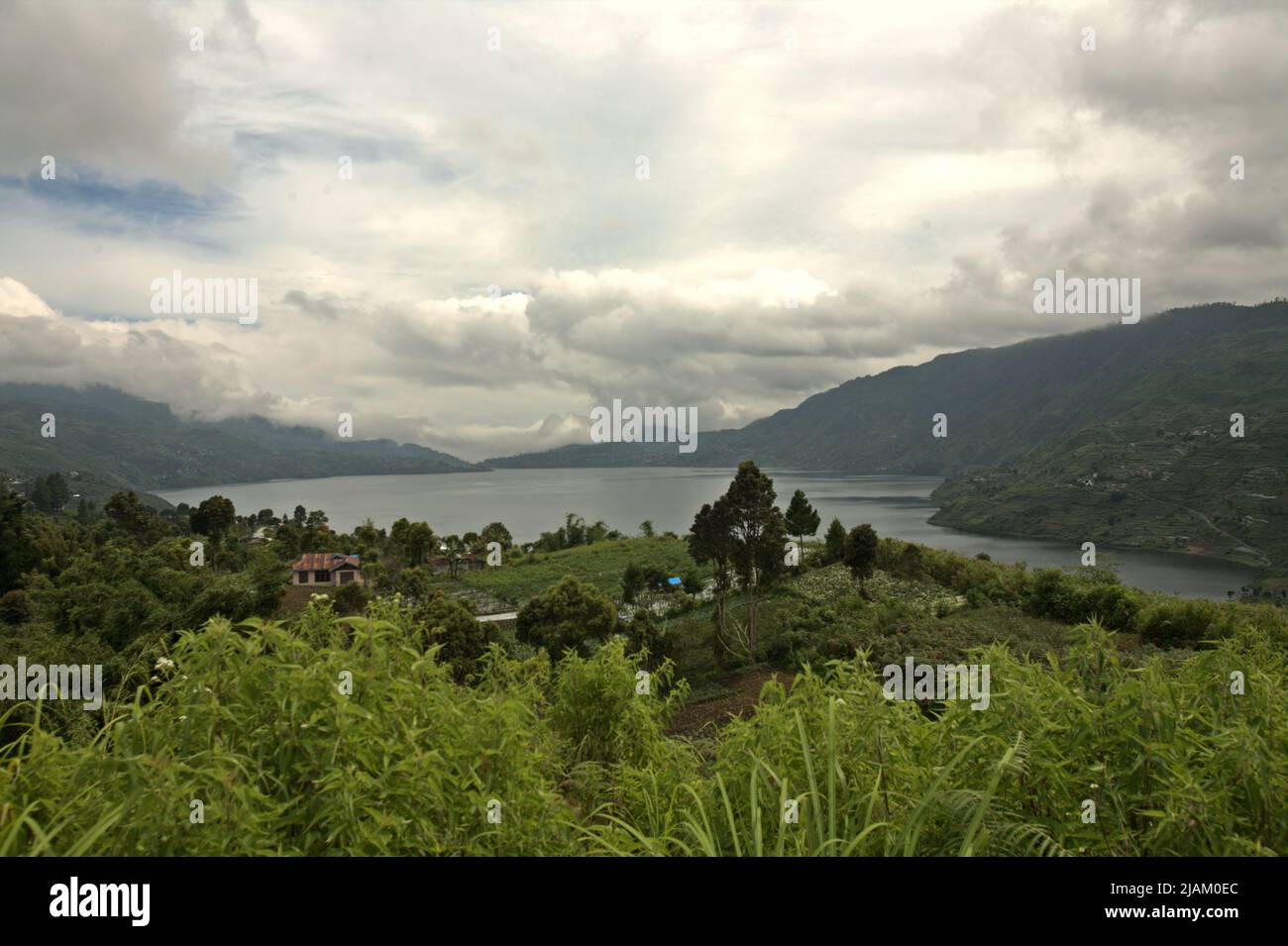 Blick auf den Dibawah-See in Solok, West-Sumatra, Indonesien. Stockfoto