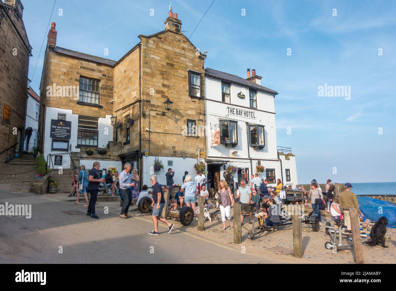 The Bay Hotel, Robin Hood's Bay, North Yorkshire, Großbritannien. Stockfoto