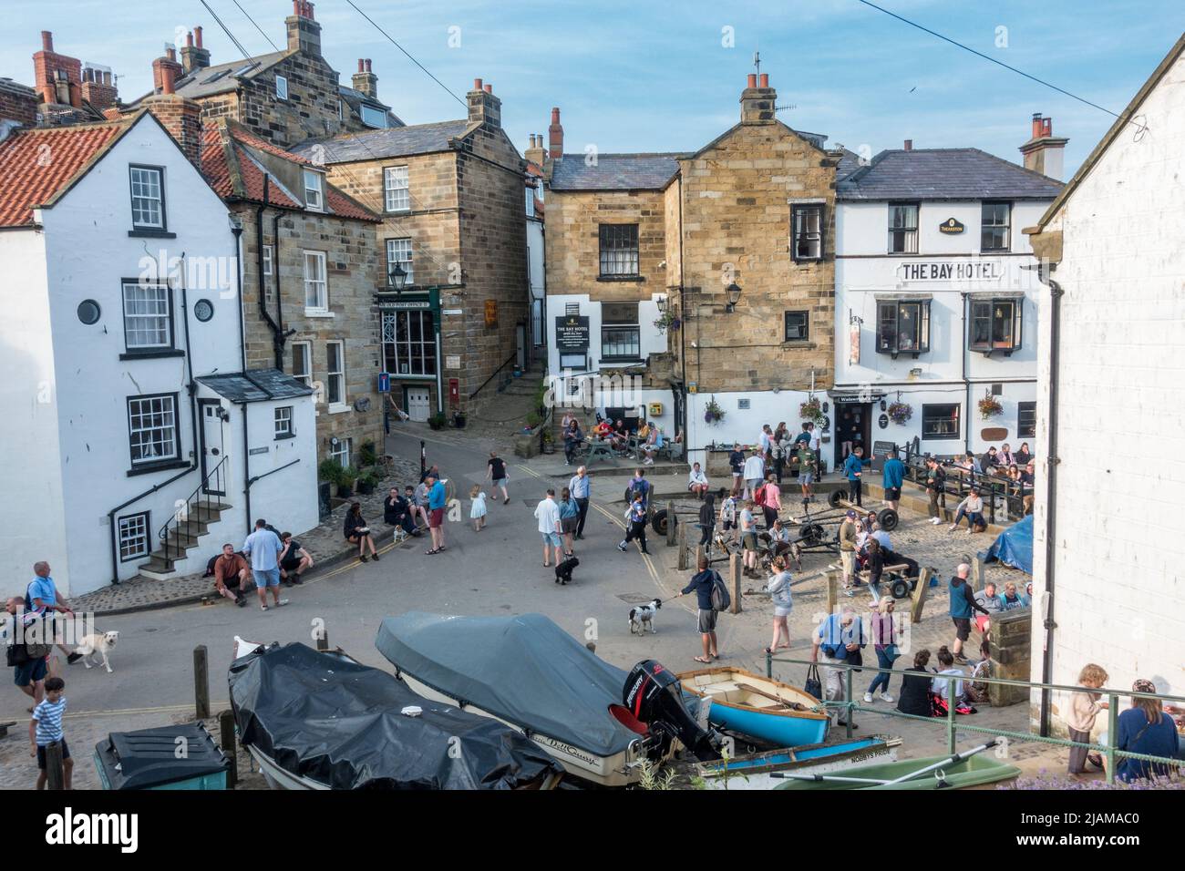 The Bay Hotel, Robin Hood's Bay, North Yorkshire, Großbritannien. Stockfoto