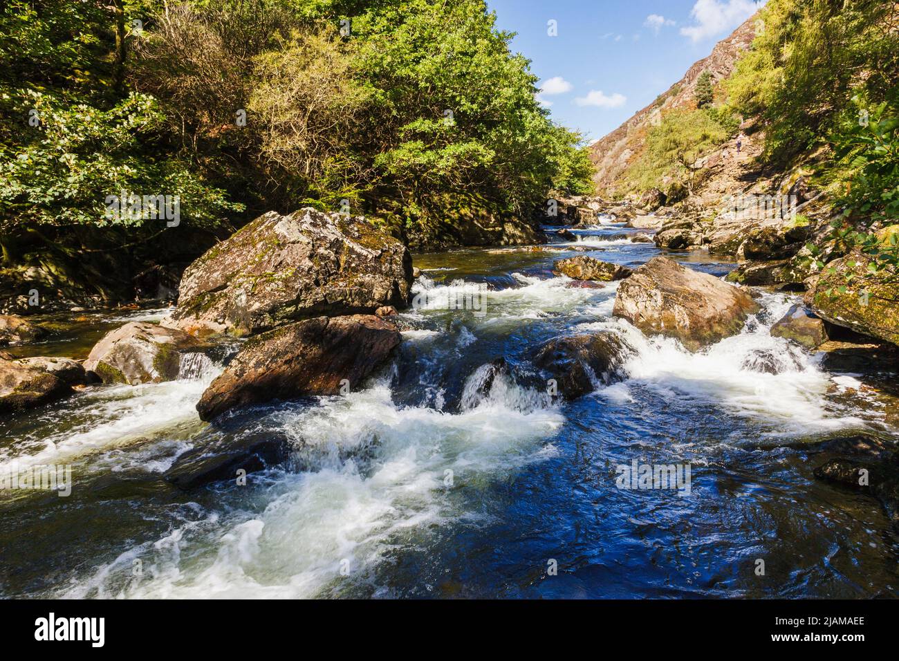 Blick auf den Afon Glaslyn River im Aberglaslyn Pass im Snowdonia National Park. Beddgelert, Gwynedd, North Wales, Großbritannien Stockfoto