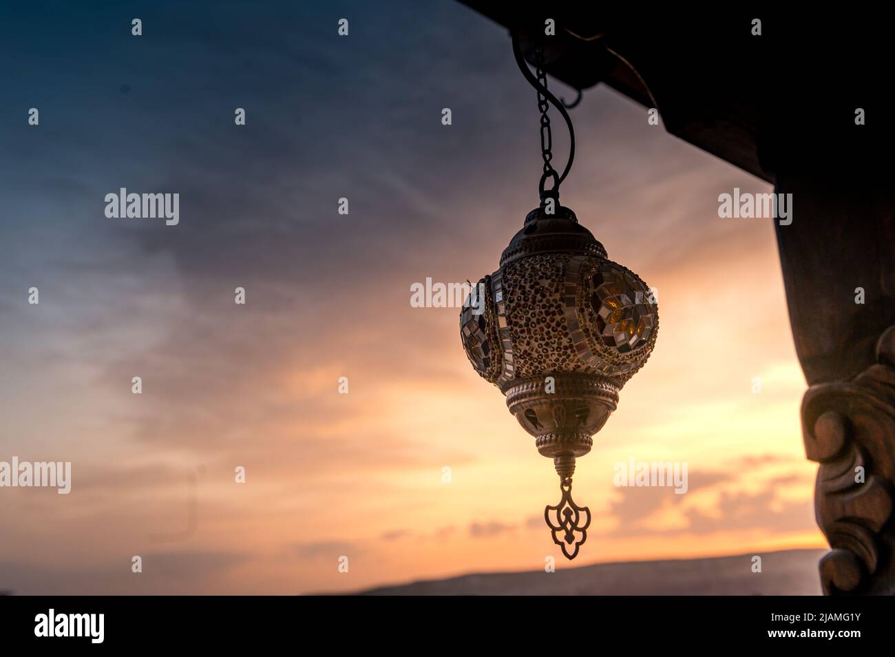 türkische Lampe bei Sonnenaufgang in Göreme, Kappadokien Stockfoto