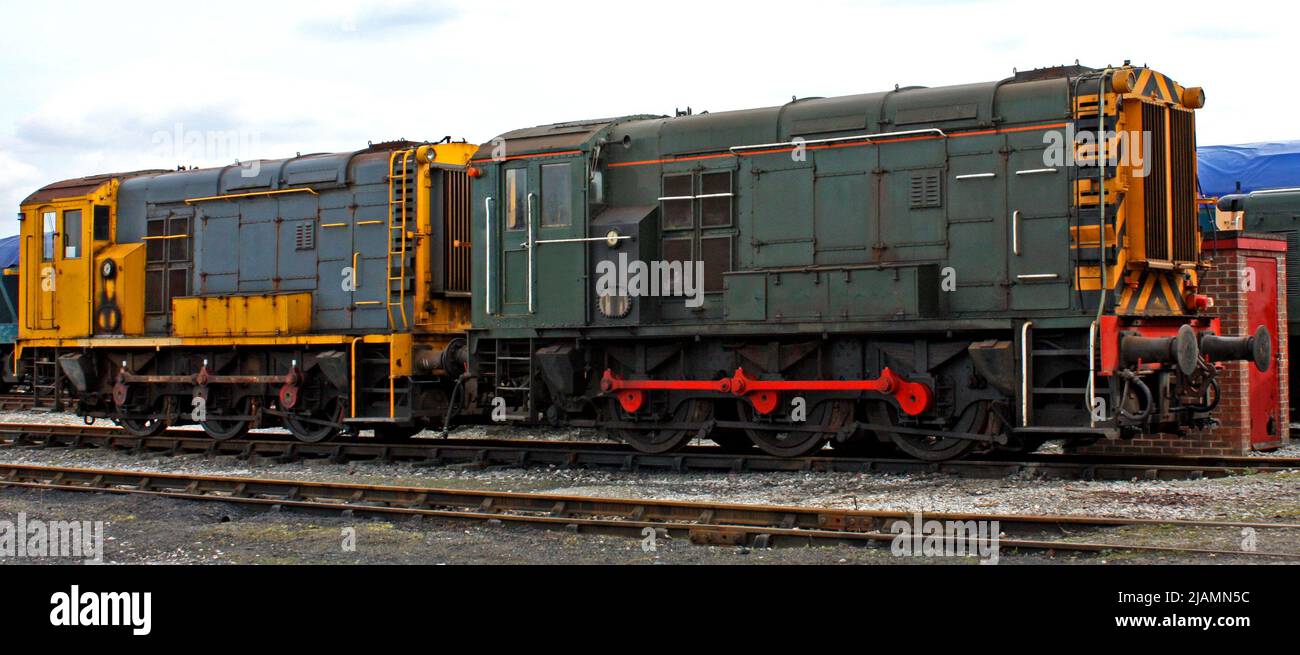 Zwei Leistungsstarke Diesel-Lokomotiven-Triebwerke. Stockfoto