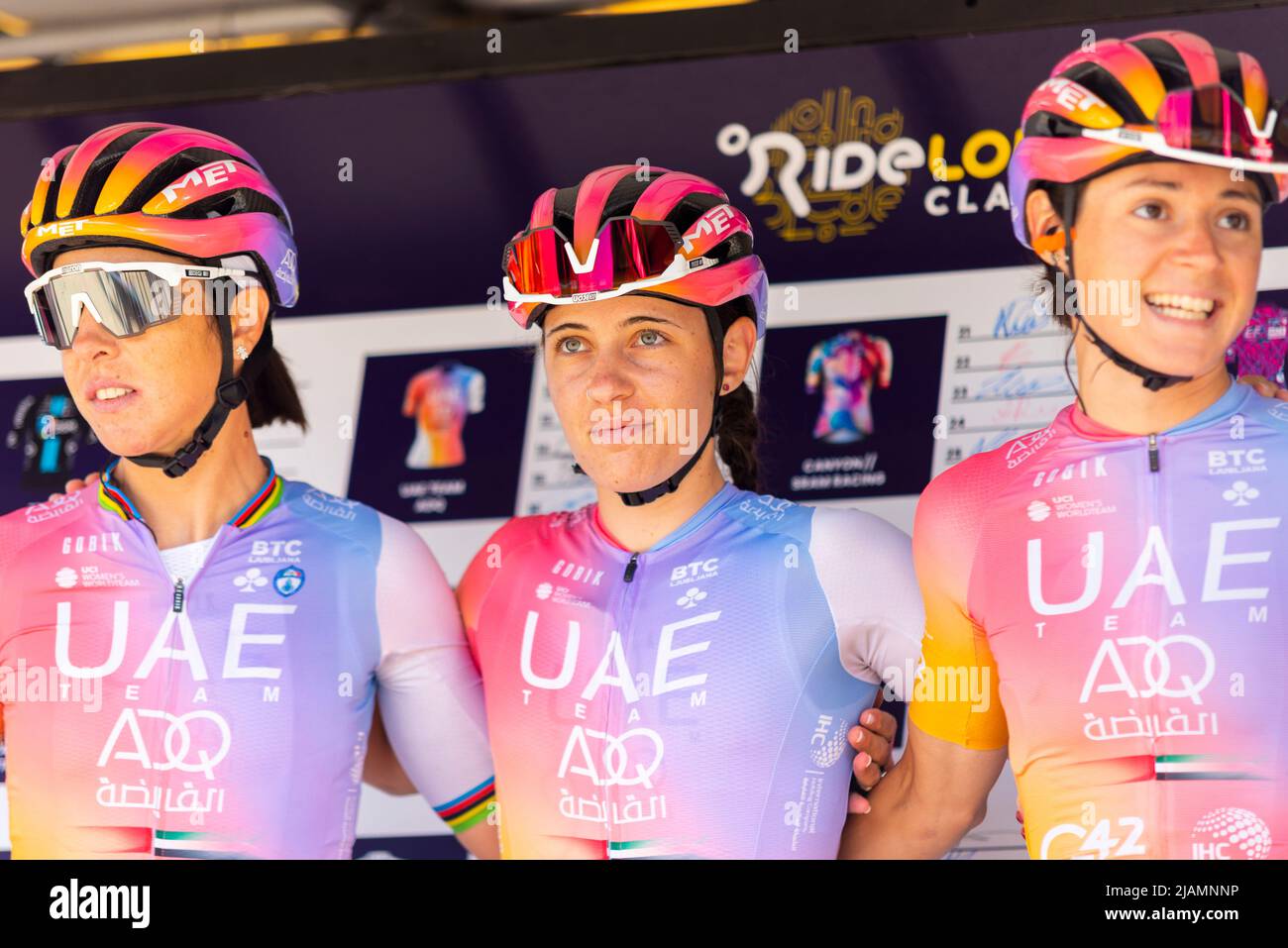 Marta Bastianelli, Linda Zanetti, Sofia Bertizzolo Radfahrerin des UAE-Teams ADQ beim RideLondon Classique 2022 Elite-Damenrad-Rennen in Maldon, Essex Stockfoto