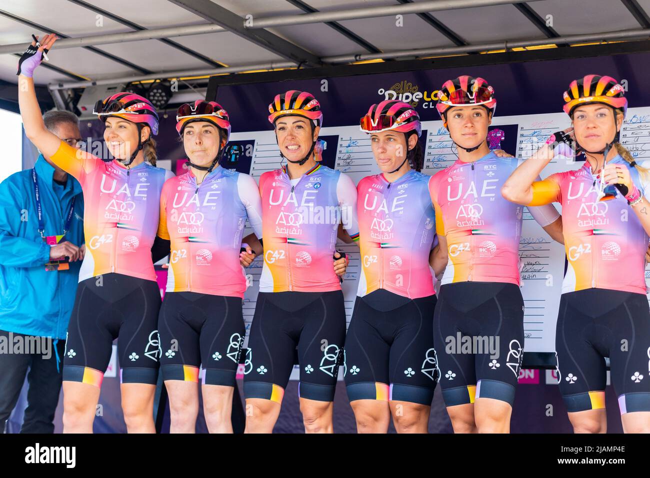 Maaike Boogaard, Sophie Wright, Marta Bastianelli, Linda Zanetti, Sofia Bertizzolo, Anna Trevisi Radfahrer des VAE-Teams ADQ beim RideLondon Classique Stockfoto