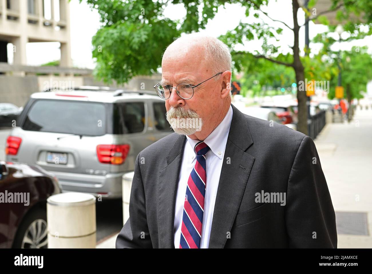 Der Sonderermittler John Durham, der den damaligen US-Generalanwalt William Barr 2019 nach der Veröffentlichung des Mueller-Berichts zur Untersuchung der Ursprünge der Trump-Russland-Untersuchung ernannte, Abfahrt nach der Vertagung für den Tag seines Prozesses vor dem US-Bezirksgericht für den District of Columbia am Donnerstag, den 26. Mai 2022.Quelle: Ron Sachs / CNP/Sipa USA (EINSCHRÄNKUNG: KEINE Zeitungen oder Zeitungen in New York oder New Jersey im Umkreis von 75 Meilen von New York City) Stockfoto