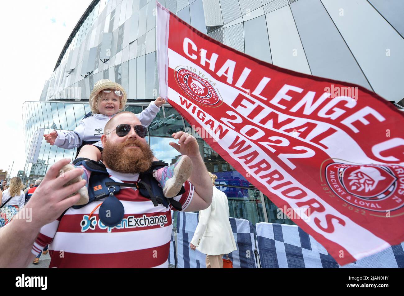 London, England - 28.. Mai 2022 - Fans von Wigan Warriors. Rugby League Betfred Challenge Cup Final Huddersfield Giants vs Wigan Warriors im Totenham Hotspur Stadium, London, Großbritannien Dean Williams Stockfoto