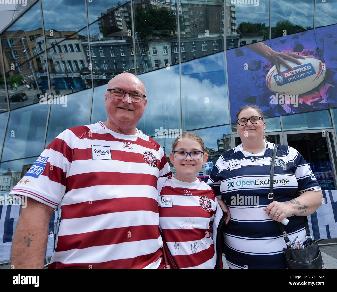 London, England - 28.. Mai 2022 - Fans von Wigan Warriors. Rugby League Betfred Challenge Cup Final Huddersfield Giants vs Wigan Warriors im Totenham Hotspur Stadium, London, Großbritannien Dean Williams Stockfoto