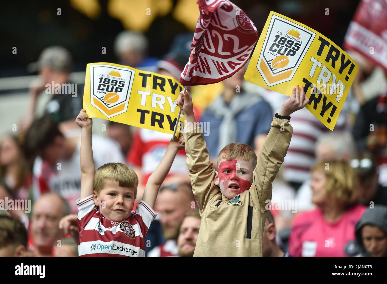 London, England - 28.. Mai 2022 - Fans von Wigan Warriors. Rugby League Betfred Challenge Cup Final Huddersfield Giants vs Wigan Warriors im Totenham Hotspur Stadium, London, Großbritannien Dean Williams Stockfoto