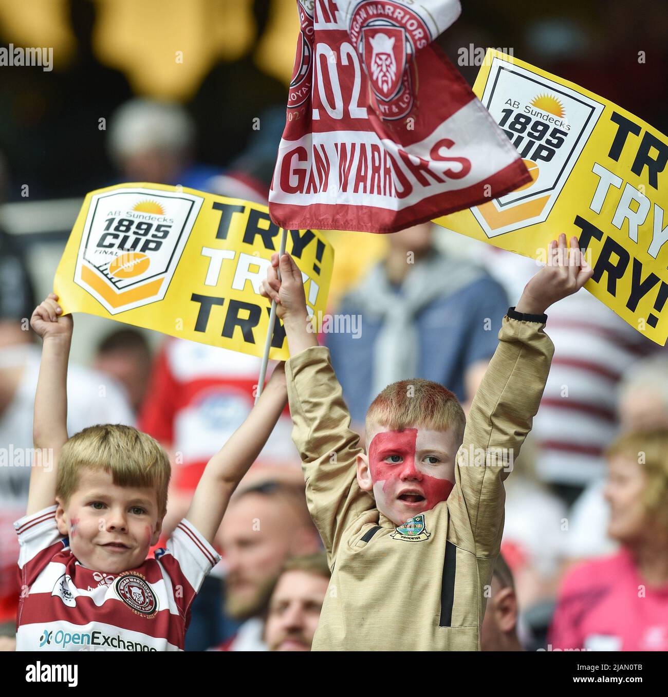 London, England - 28.. Mai 2022 - Fans von Wigan Warriors. Rugby League Betfred Challenge Cup Final Huddersfield Giants vs Wigan Warriors im Totenham Hotspur Stadium, London, Großbritannien Dean Williams Stockfoto
